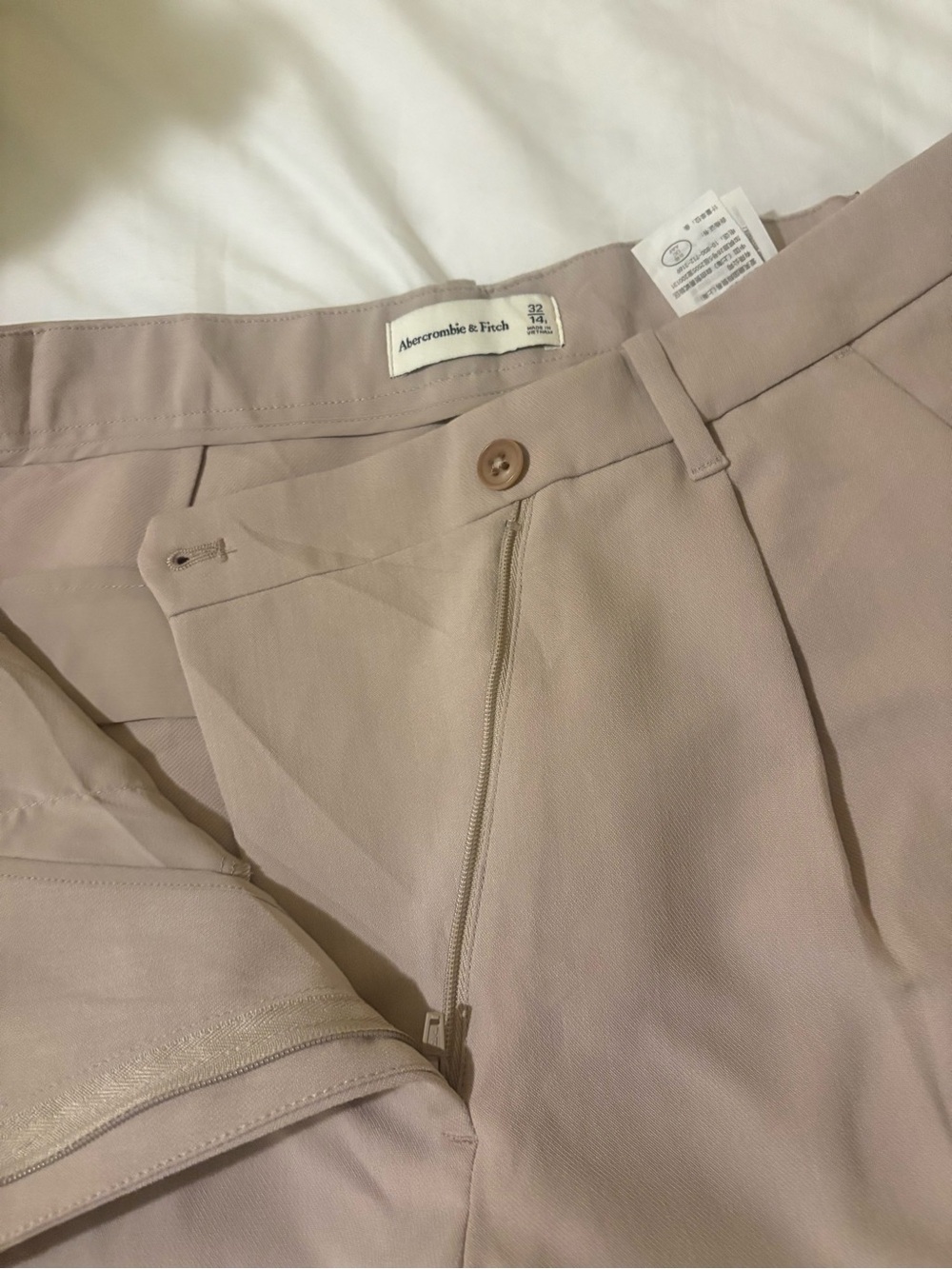 New with Tag Abercrombie & Fitch Tan Cross over Waist Dress Pants 32/14 short
